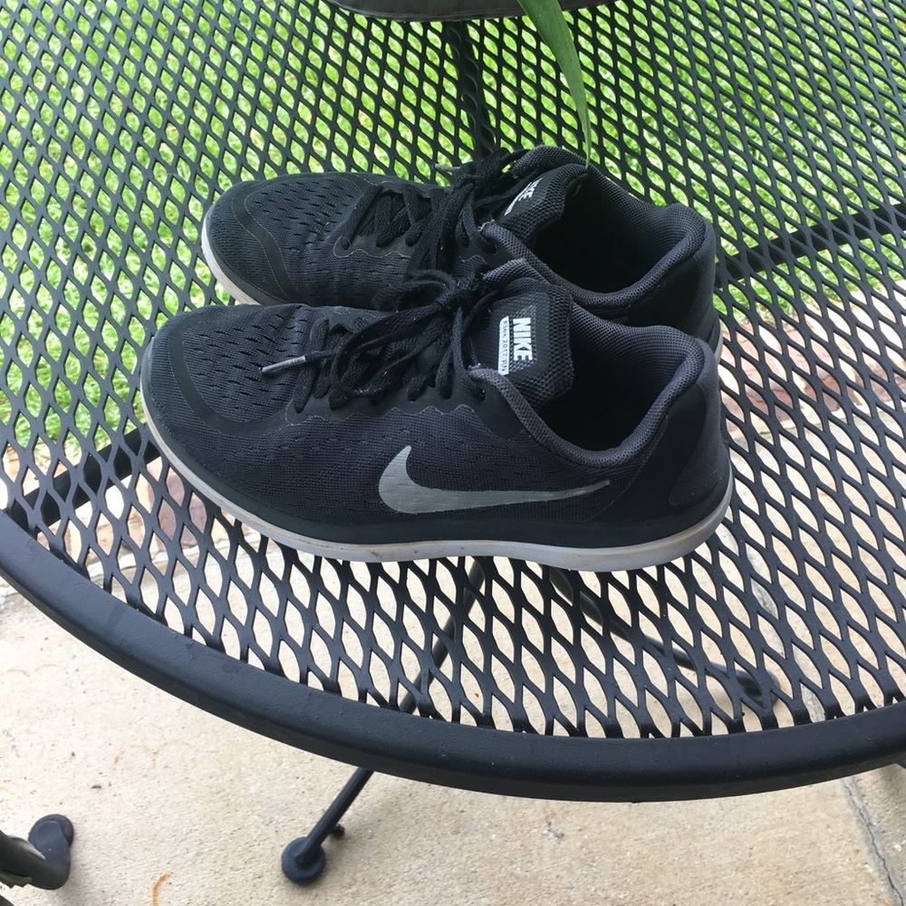 Boys Nike Shoes  size 3.5 (Big Boys)